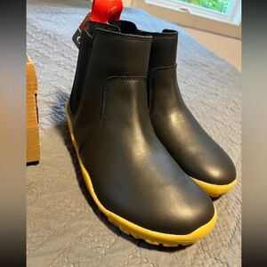 Vivobarefoot boots NWT